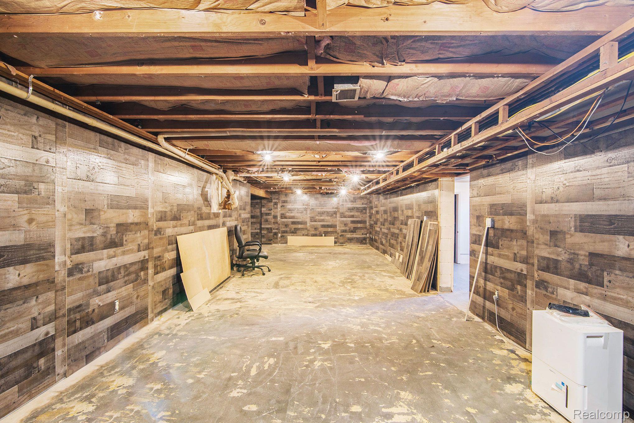 4275 Howe Road Grand Blanc, MI 48439 - Photo 22 of 24 Family Room_Basement_view 2