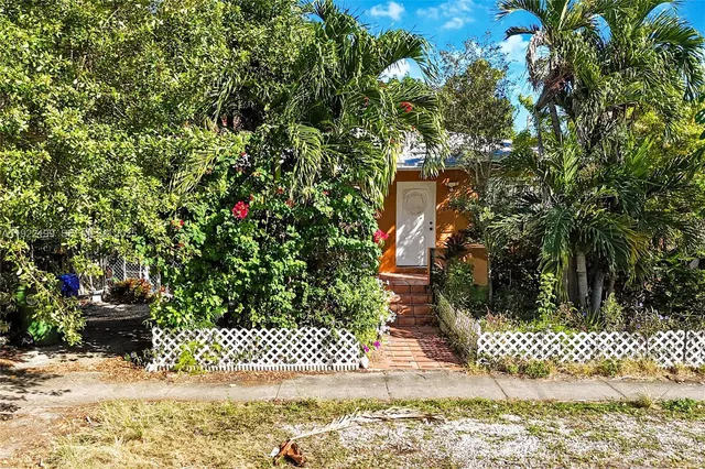 $995,000 | 2845 Southwest 37th Court, Miami, FL 33134