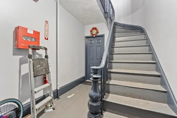 a view of entryway and workspace