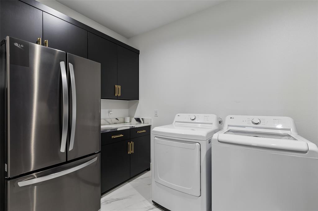 1053 Sedalia Road Van Alstyne, TX 75495 - Photo 31 of 40 a utility room with dryer and washer