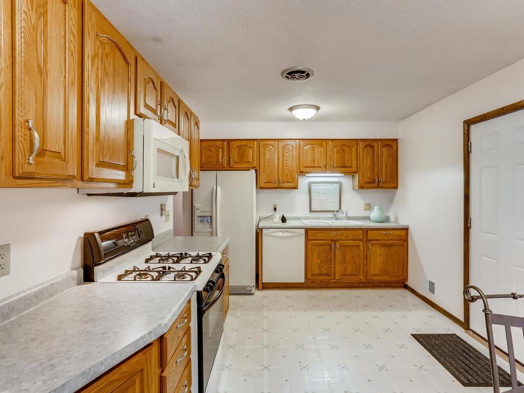 4639 Manchester Road Mound, MN 55364 - Photo 5 of 31