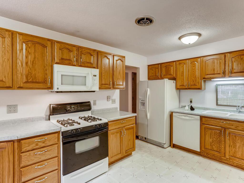 4639 Manchester Road Mound, MN 55364 - Photo 7 of 31