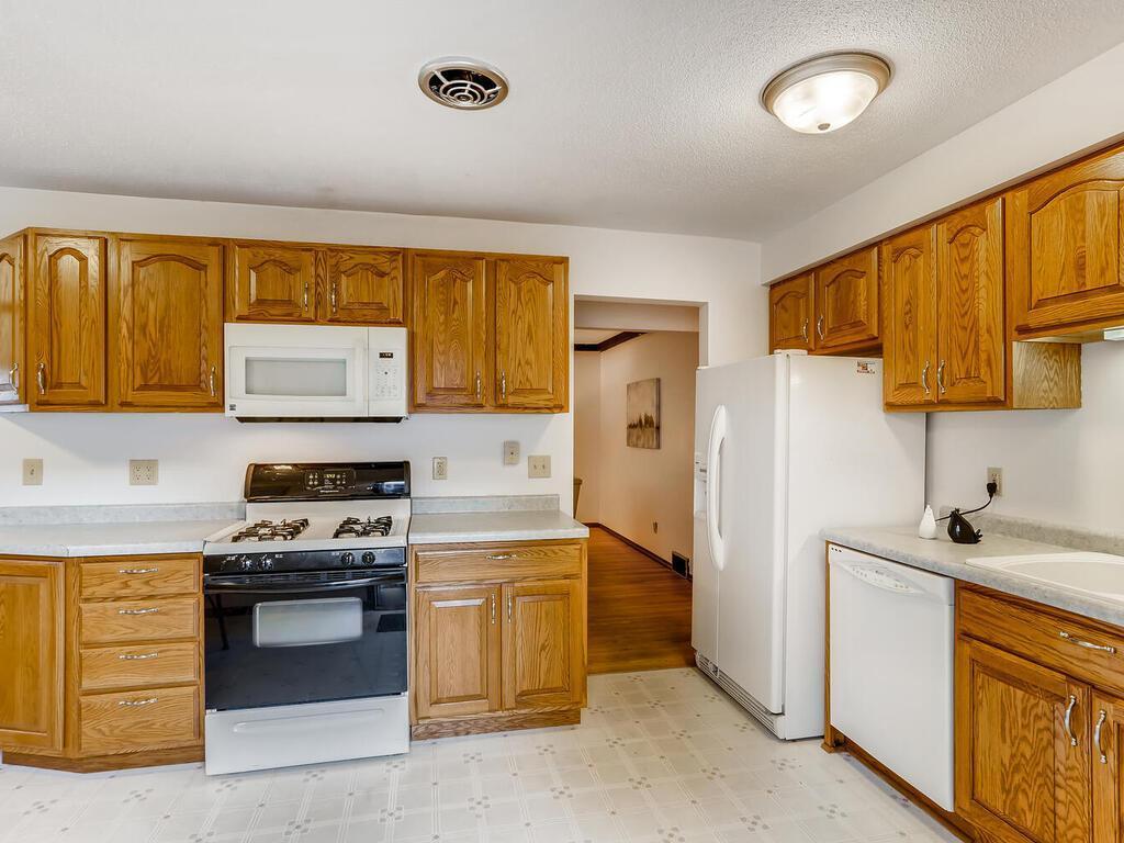4639 Manchester Road Mound, MN 55364 - Photo 8 of 31