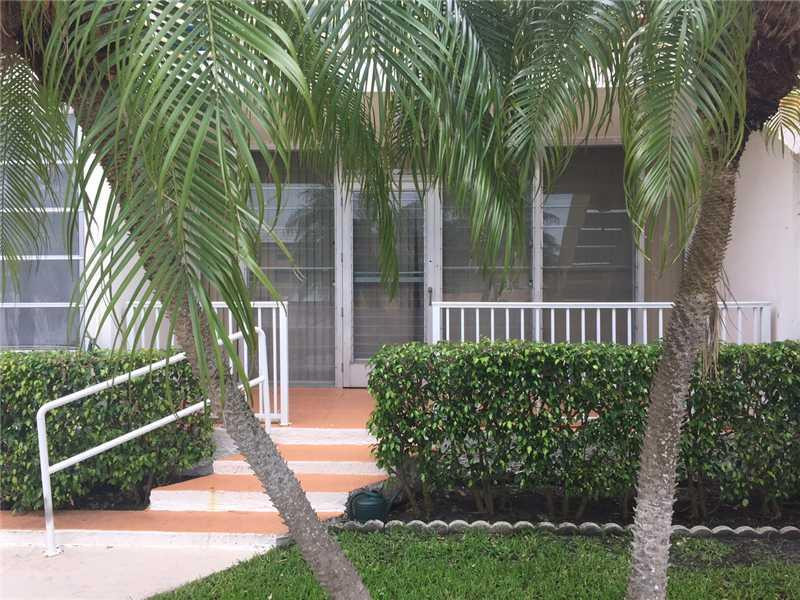 a view of a yard with plants