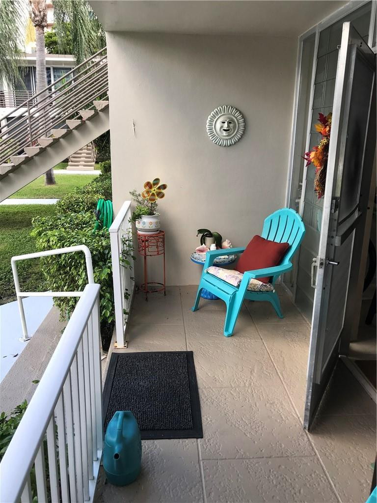 901 North Birch Road, Unit 5B Fort Lauderdale, FL 33304 - Photo 10 of 12 a view of balcony with furniture