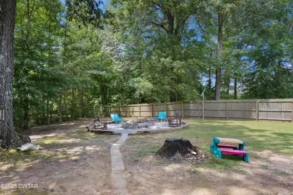 a view of back yard