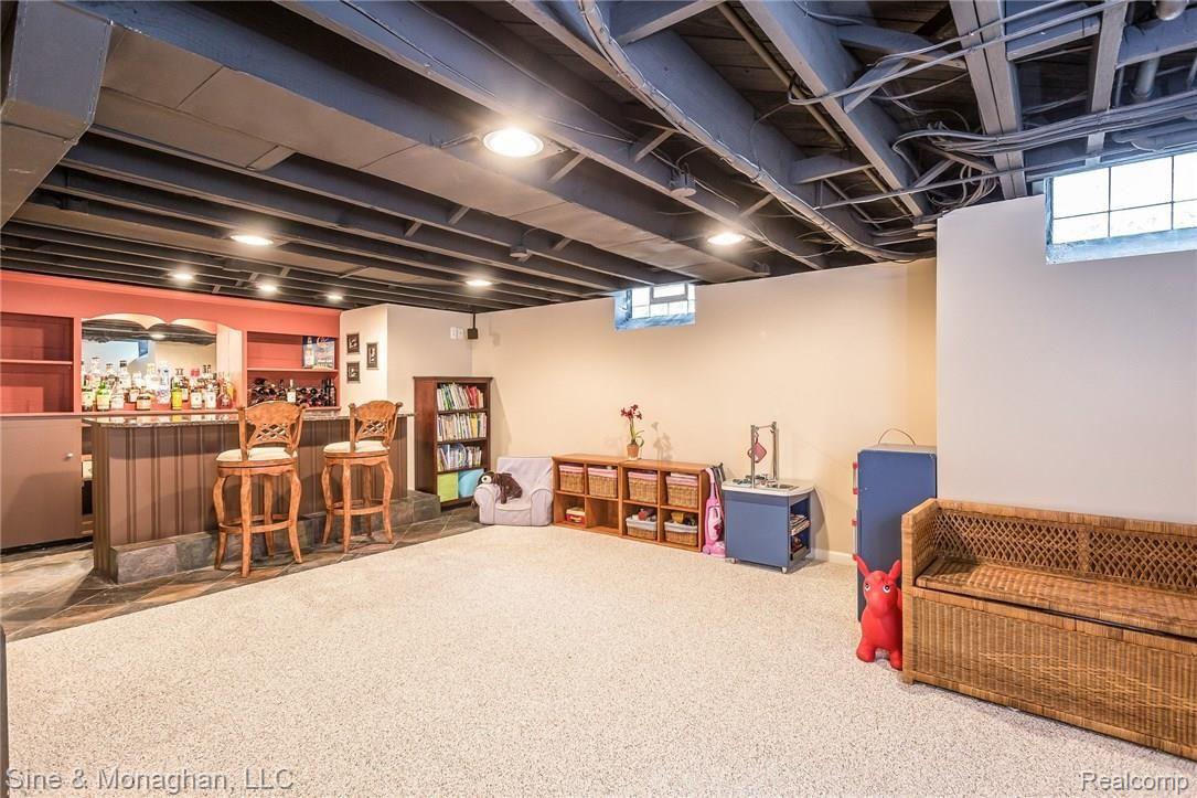 339 Ridgemont Road Grosse Pointe, MI 48236 - Photo 22 of 43 027-Recreation_Room-4139947-medium.jpg