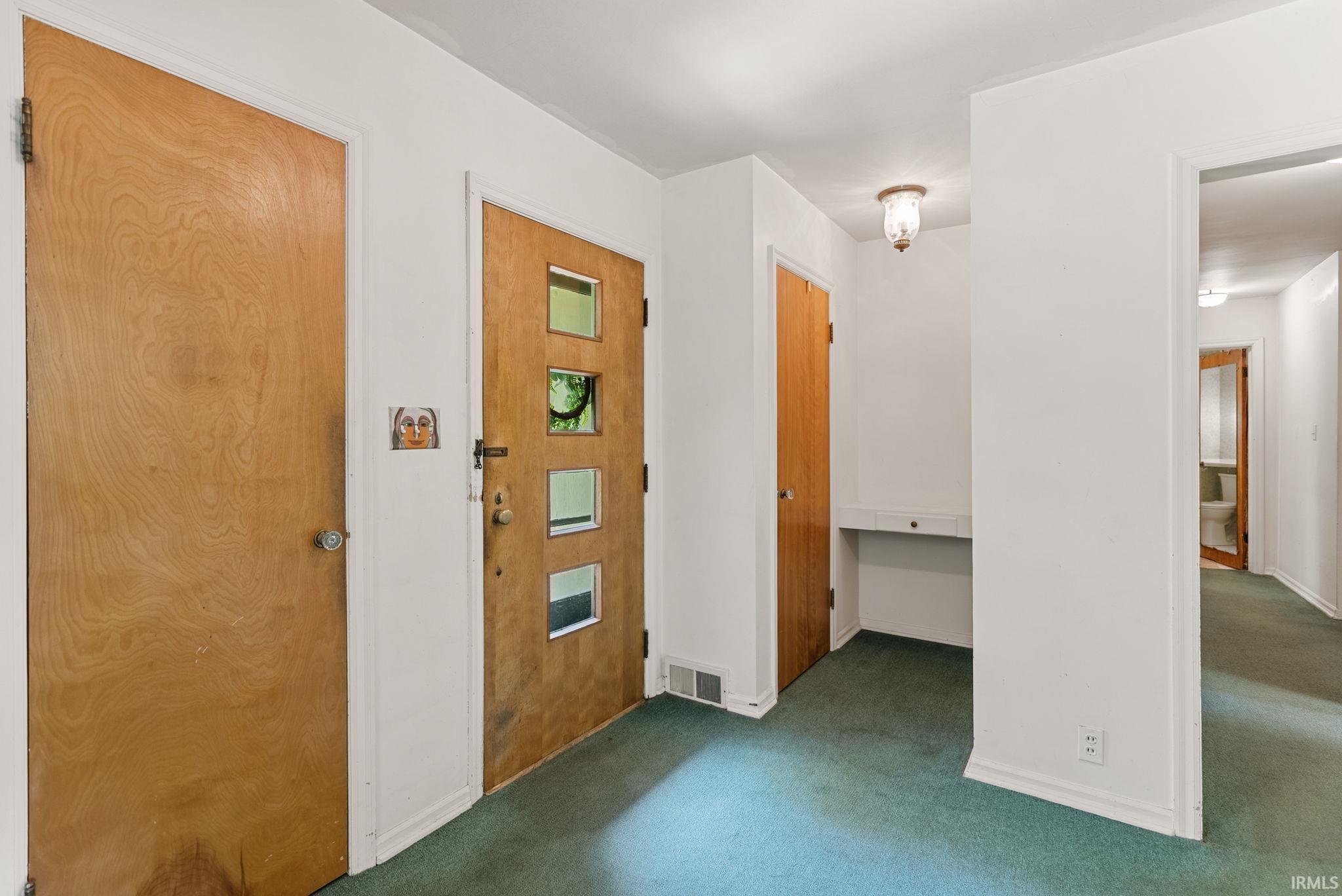 1502 Hawthorn Road Fort Wayne, IN 46802 - Photo 5 of 34