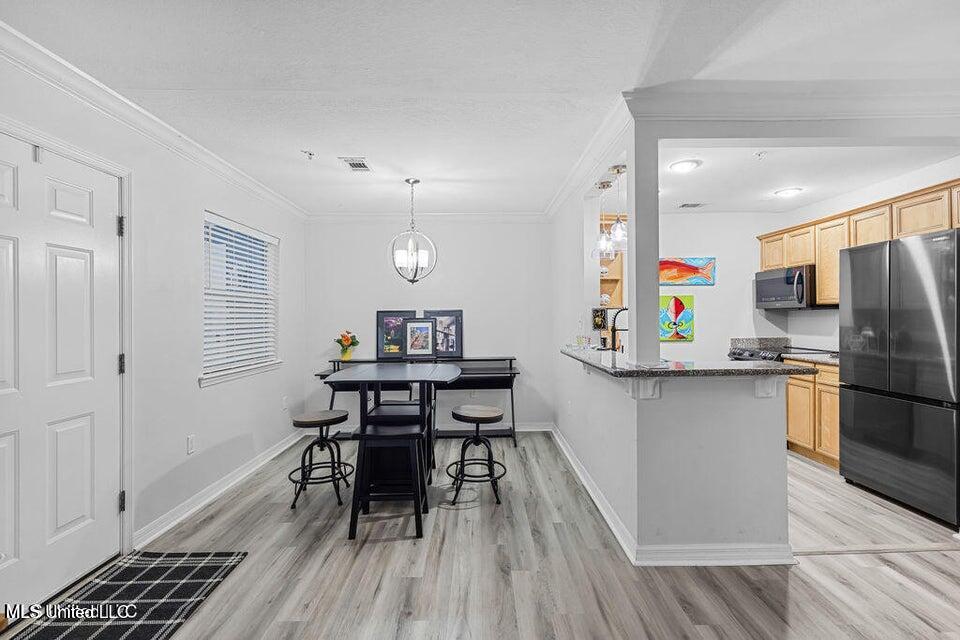 1282 Beach Boulevard, Unit 201 Biloxi, MS 39530 - Photo 23 of 28 Dining