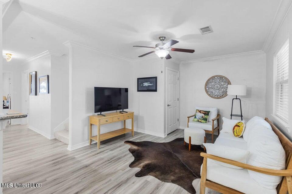 1282 Beach Boulevard, Unit 201 Biloxi, MS 39530 - Photo 24 of 28 Living room