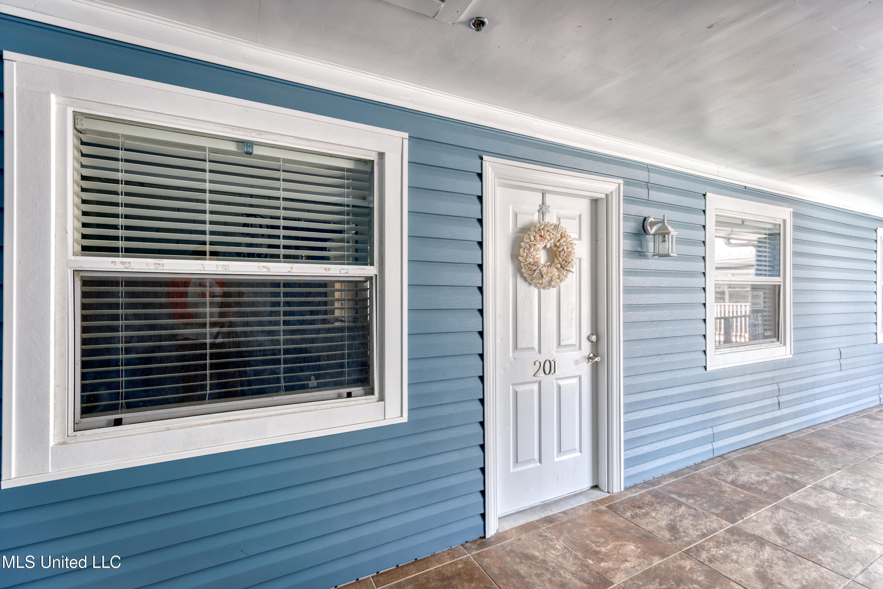 1282 Beach Boulevard, Unit 201 Biloxi, MS 39530 - Photo 3 of 28 1282BeachBlvd#201-8