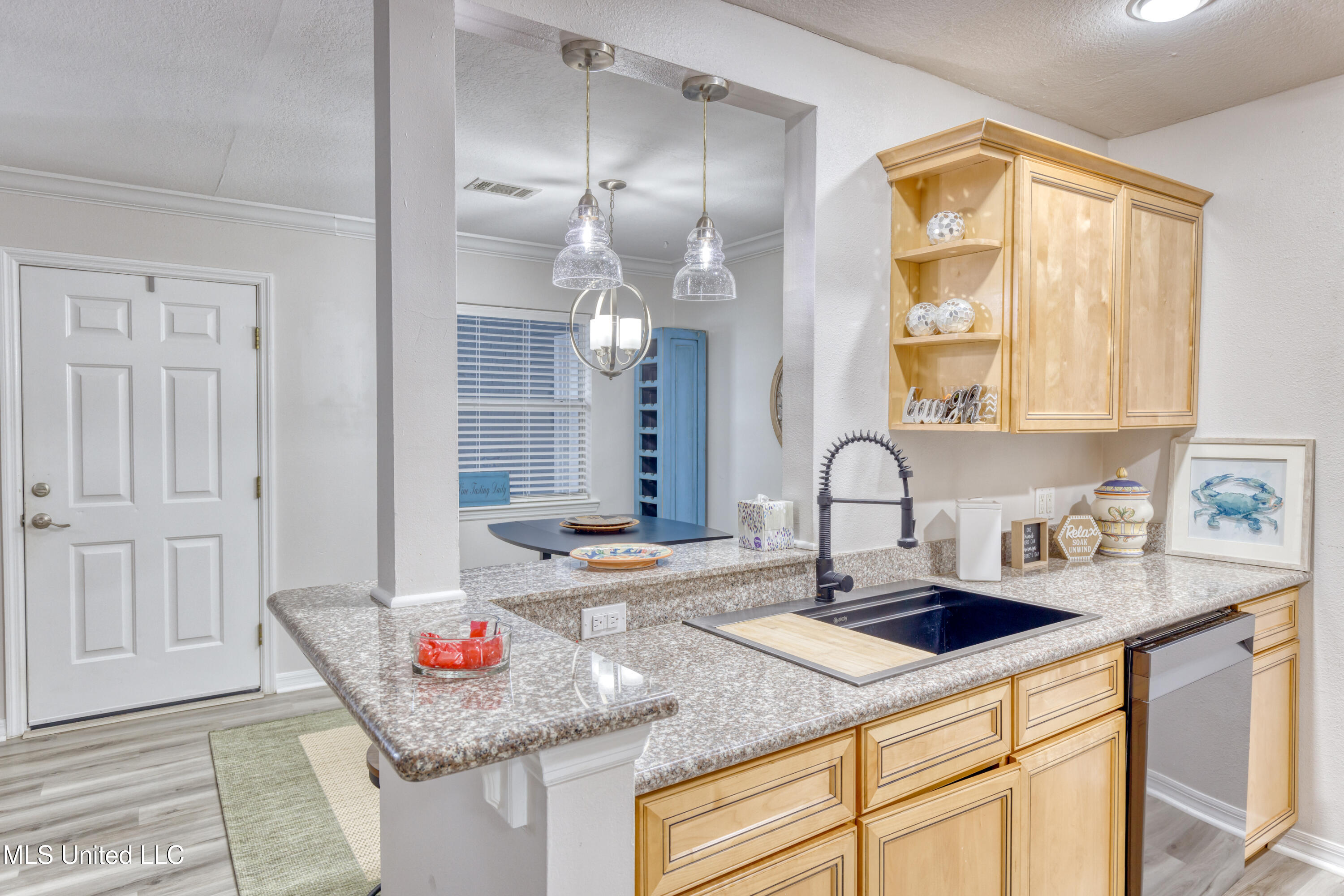 1282 Beach Boulevard, Unit 201 Biloxi, MS 39530 - Photo 8 of 28 1282BeachBlvd#201-16