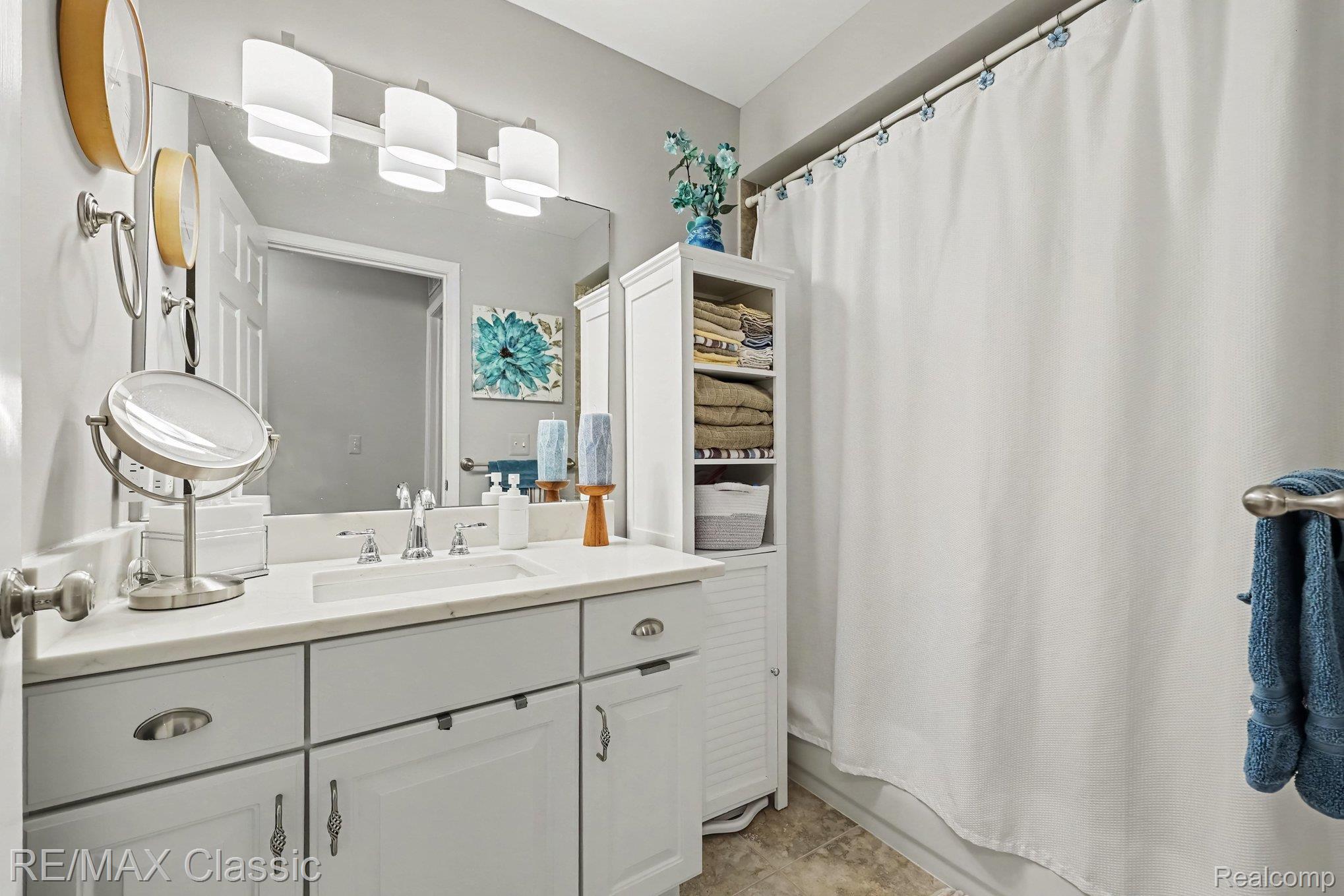 3626 Oakmonte Boulevard Rochester, MI 48306 - Photo 25 of 34 file_9638.jpg