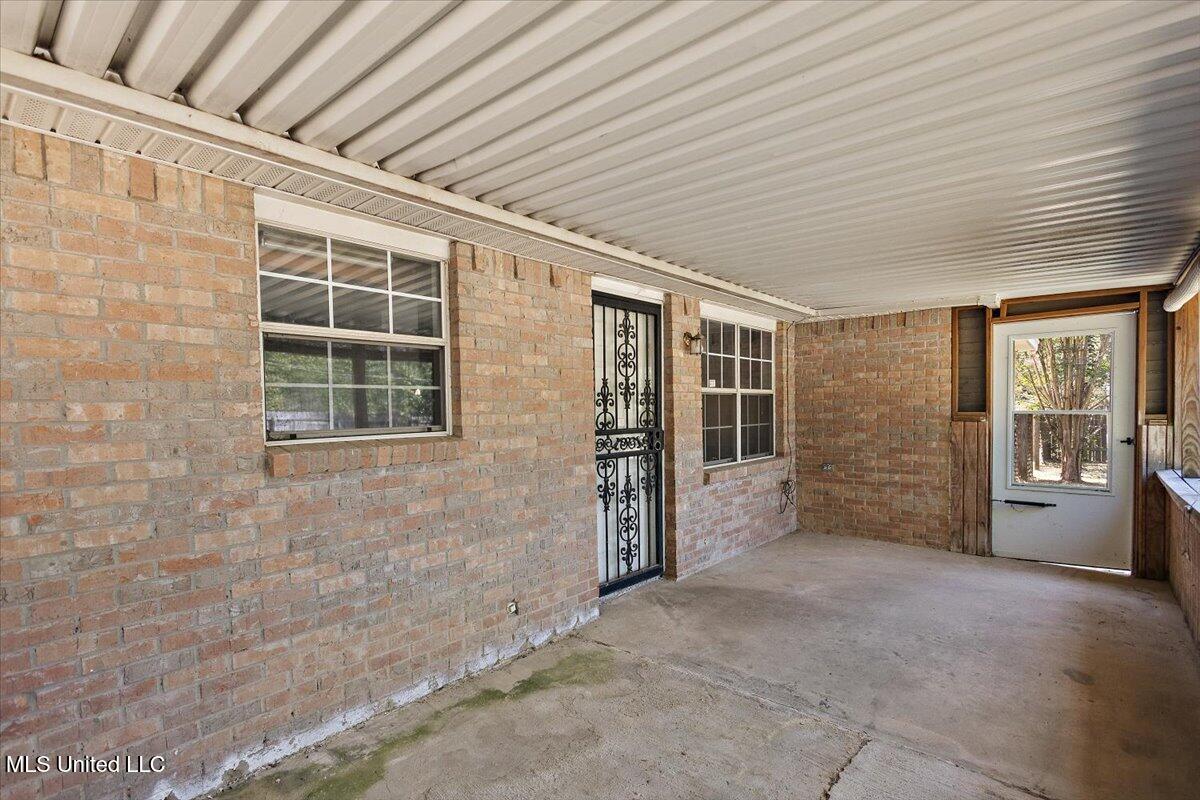 59 Tyler Cove Byram, MS 39272 - Photo 2 of 27 23-3HTP4245