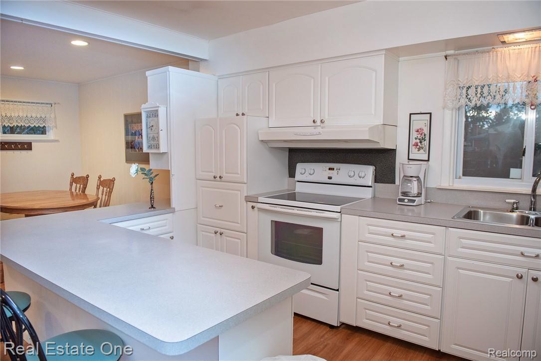 1853 Massoit Road Royal Oak, MI 48073 - Photo 8 of 38 Massoit-11.jpg
