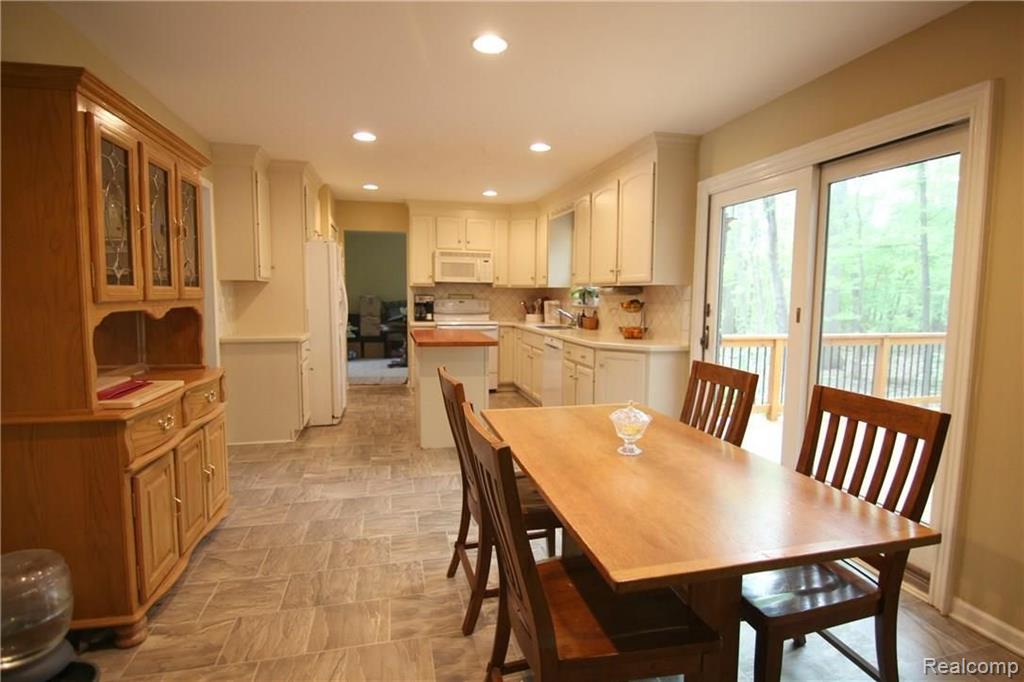 618 Shellbourne Drive Rochester Hills, MI 48309 - Photo 13 of 38
