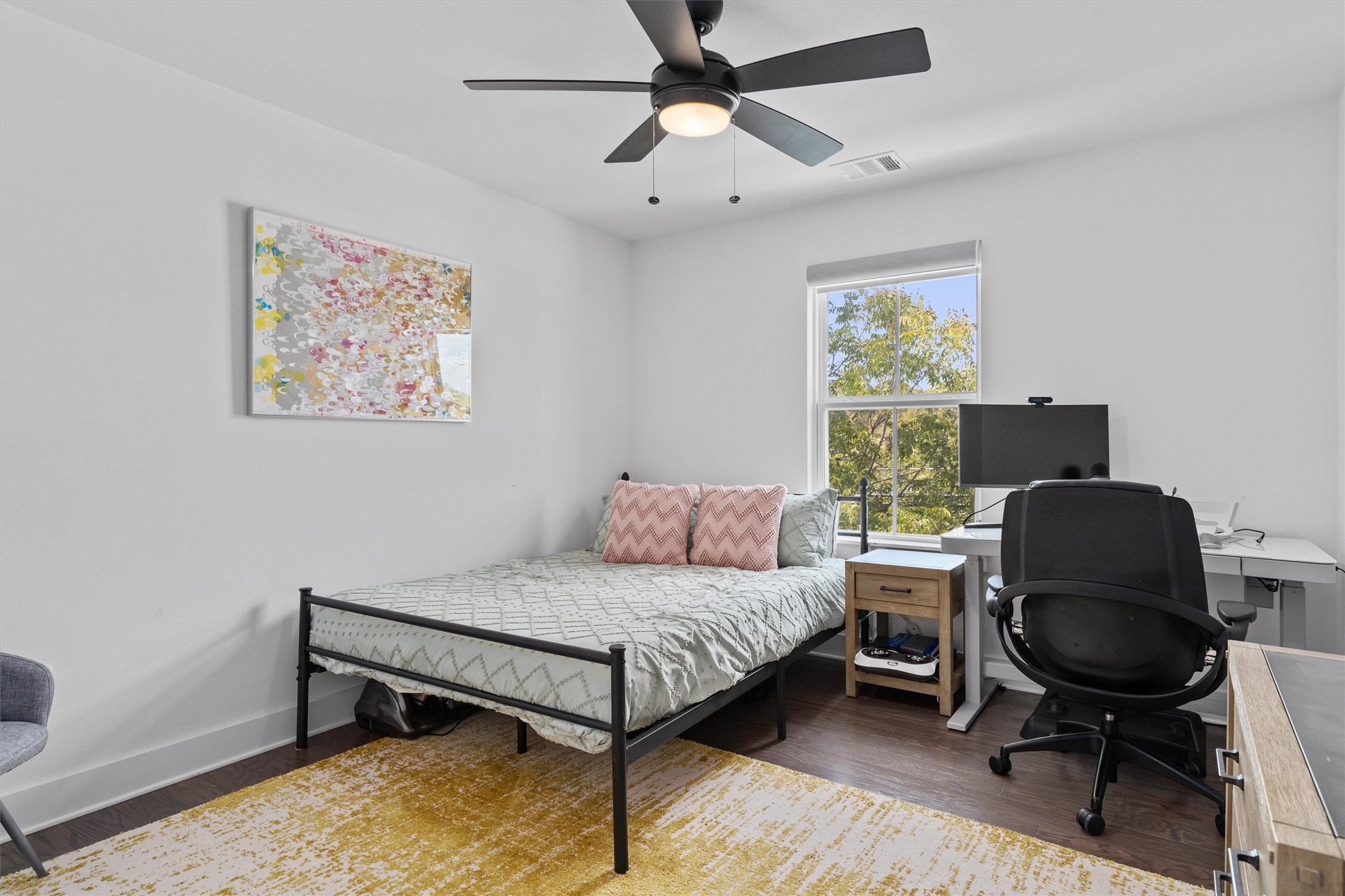 1309 Fort Branch Boulevard Austin, TX 78721 - Photo 14 of 19 a bedroom with a workspace