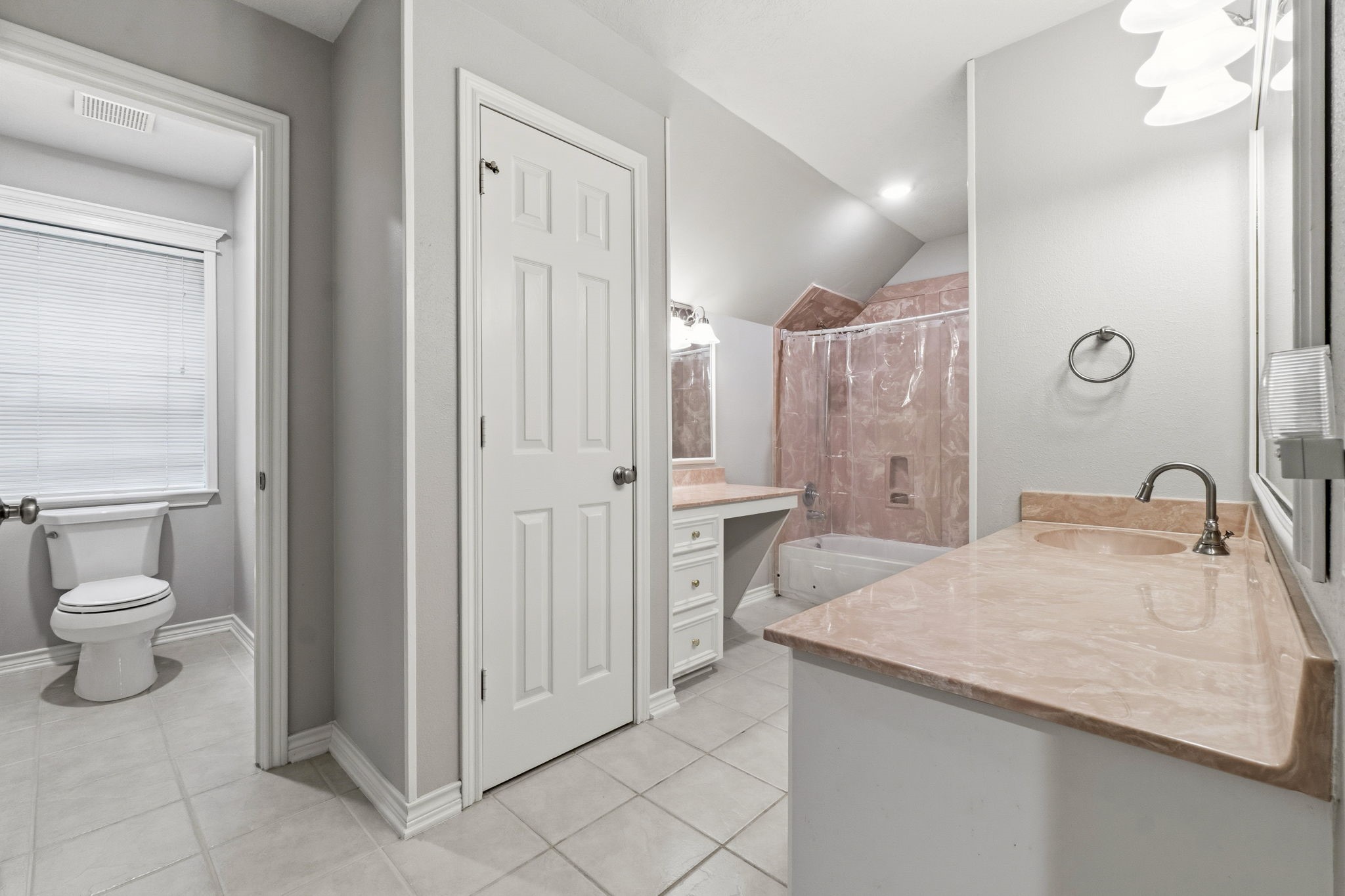 2407 Carriage Ridge Lane Conroe, TX 77384 - Photo 25 of 39 Secondary Bath