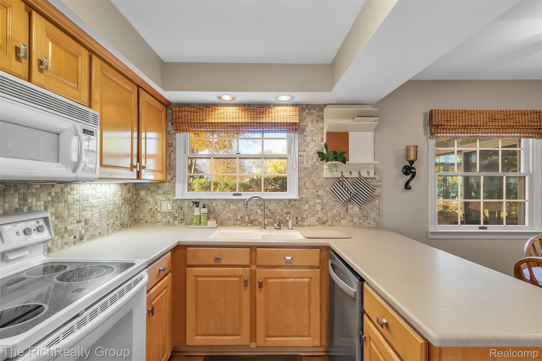 41874 Ridge Road East Novi, MI 48375 - Photo 13 of 42 13-41874 Ridge Rd E.jpg