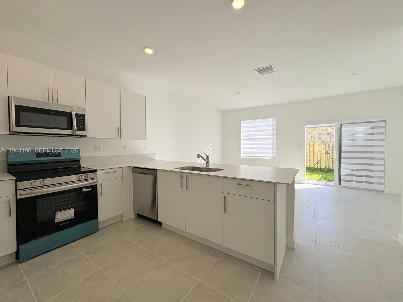 12168 Southwest 268th Street Homestead, FL 33032 - Photo 11 of 36