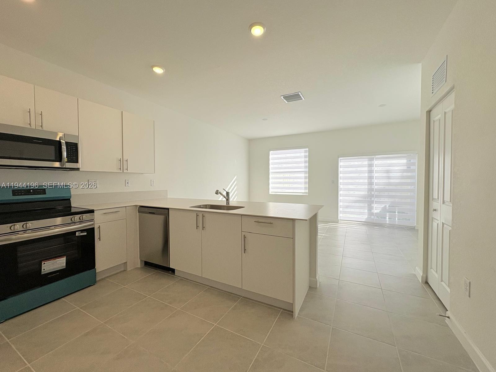 12168 Southwest 268th Street Homestead, FL 33032 - Photo 9 of 36