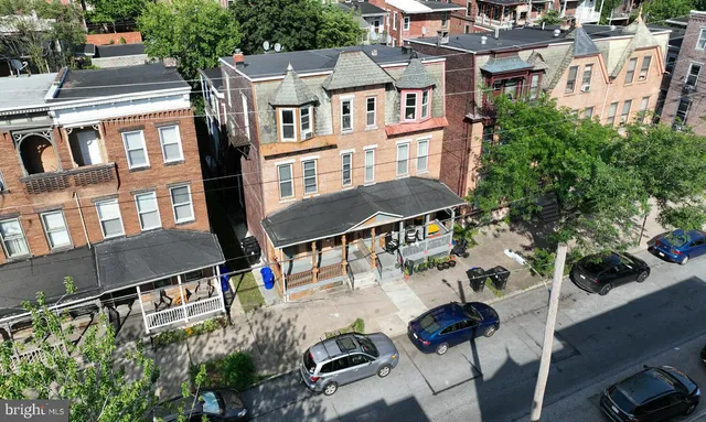 a view of multiple houses with a yard