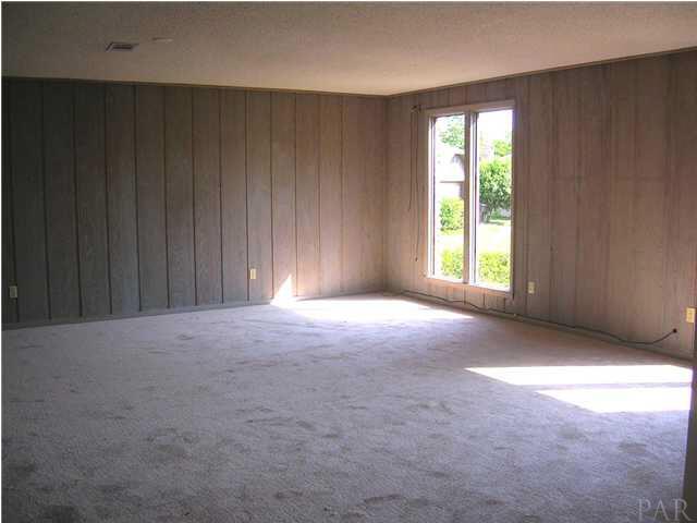 5605 Keystone Road Pensacola, FL 32504 - Photo 10 of 18 Large family room