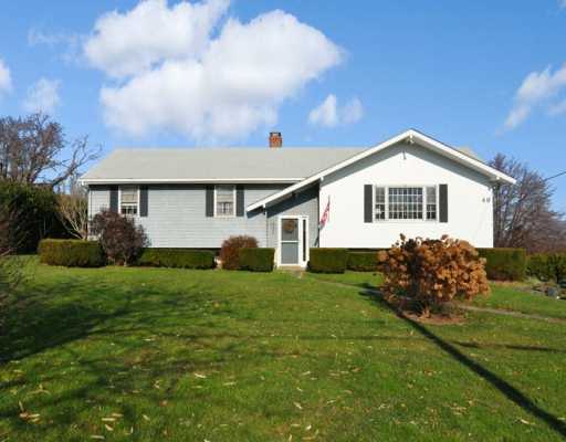 40 Robin Road Portsmouth, RI 02871 - Photo 1 of 12 Exterior Front.