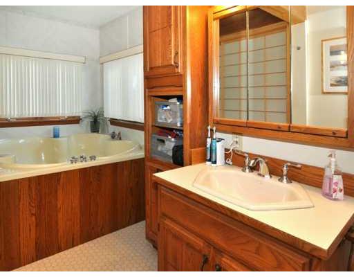 40 Robin Road Portsmouth, RI 02871 - Photo 11 of 12 Master Bath/Spa.