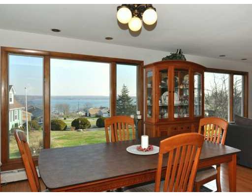 40 Robin Road Portsmouth, RI 02871 - Photo 4 of 12 Dining Room.