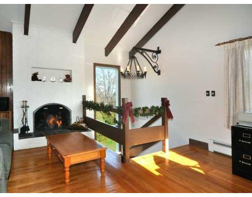 40 Robin Road Portsmouth, RI 02871 - Photo 7 of 12 Den/Family/Great Room. The Great Room features cathedral ceilings and a cozy fireplace.