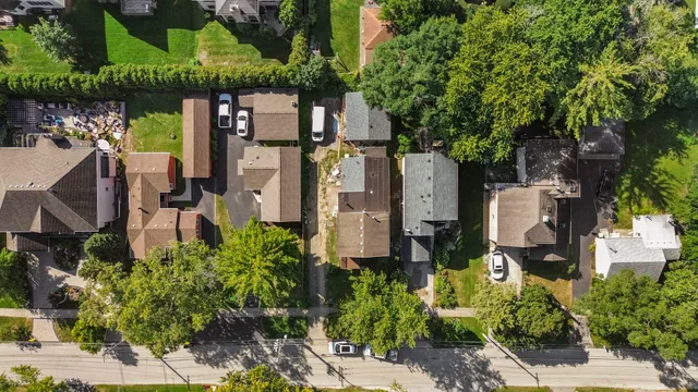 $499,999 | 19 East 56th Street, Westmont, IL 60559