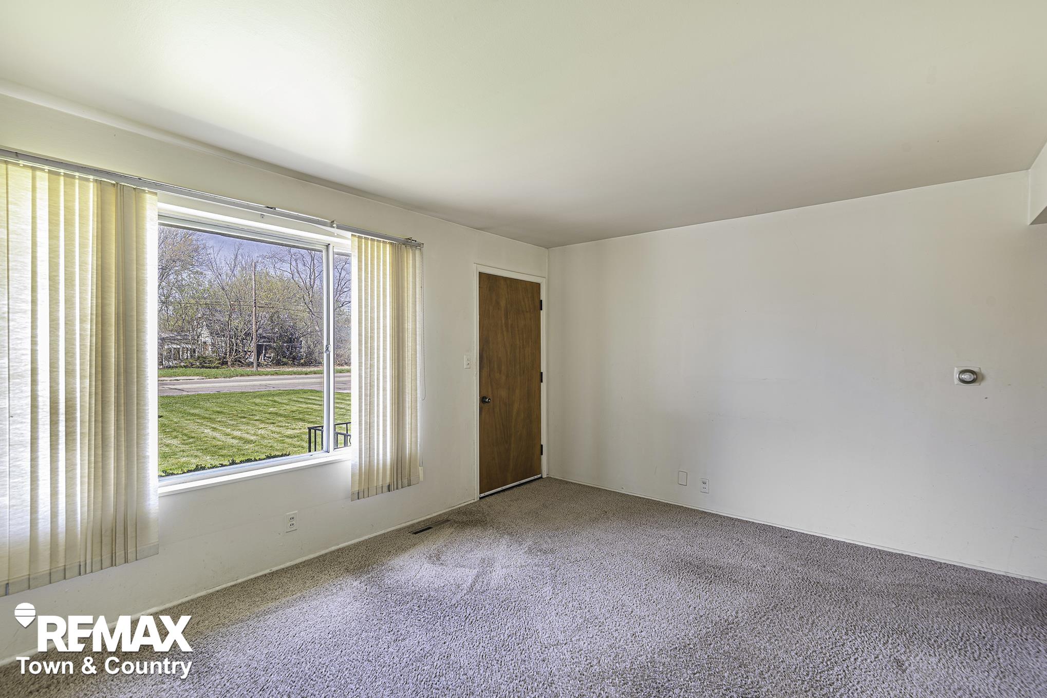 3299 West Pierson Road Flint, MI 48504 - Photo 3 of 14 50107104-2.JPG