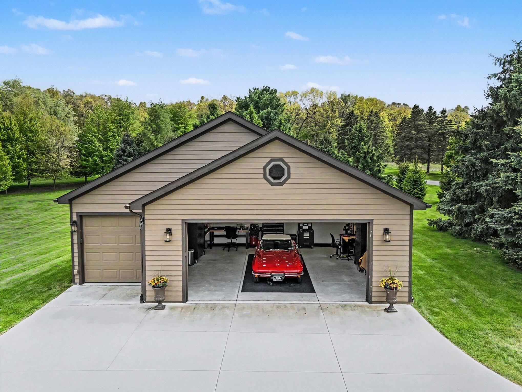 8588 Webster Hills Road Dexter, MI 48130 - Photo 5 of 42 055_file_2529
