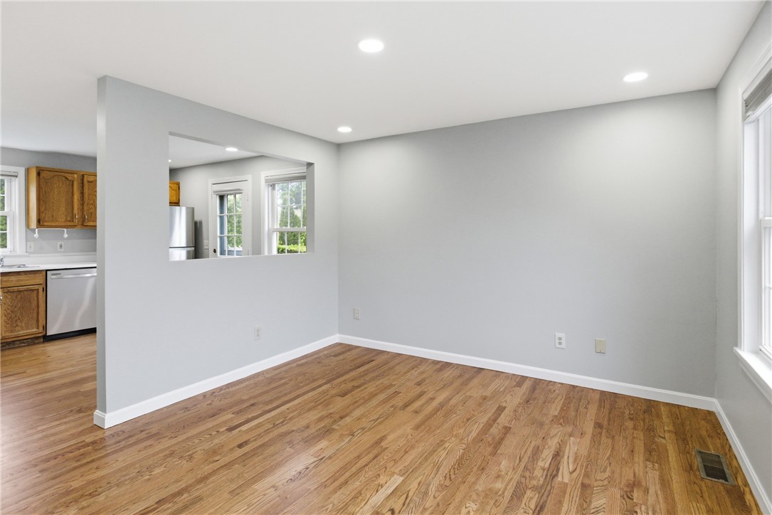 49 Harvest Road Middletown, RI 02842 - Photo 12 of 49