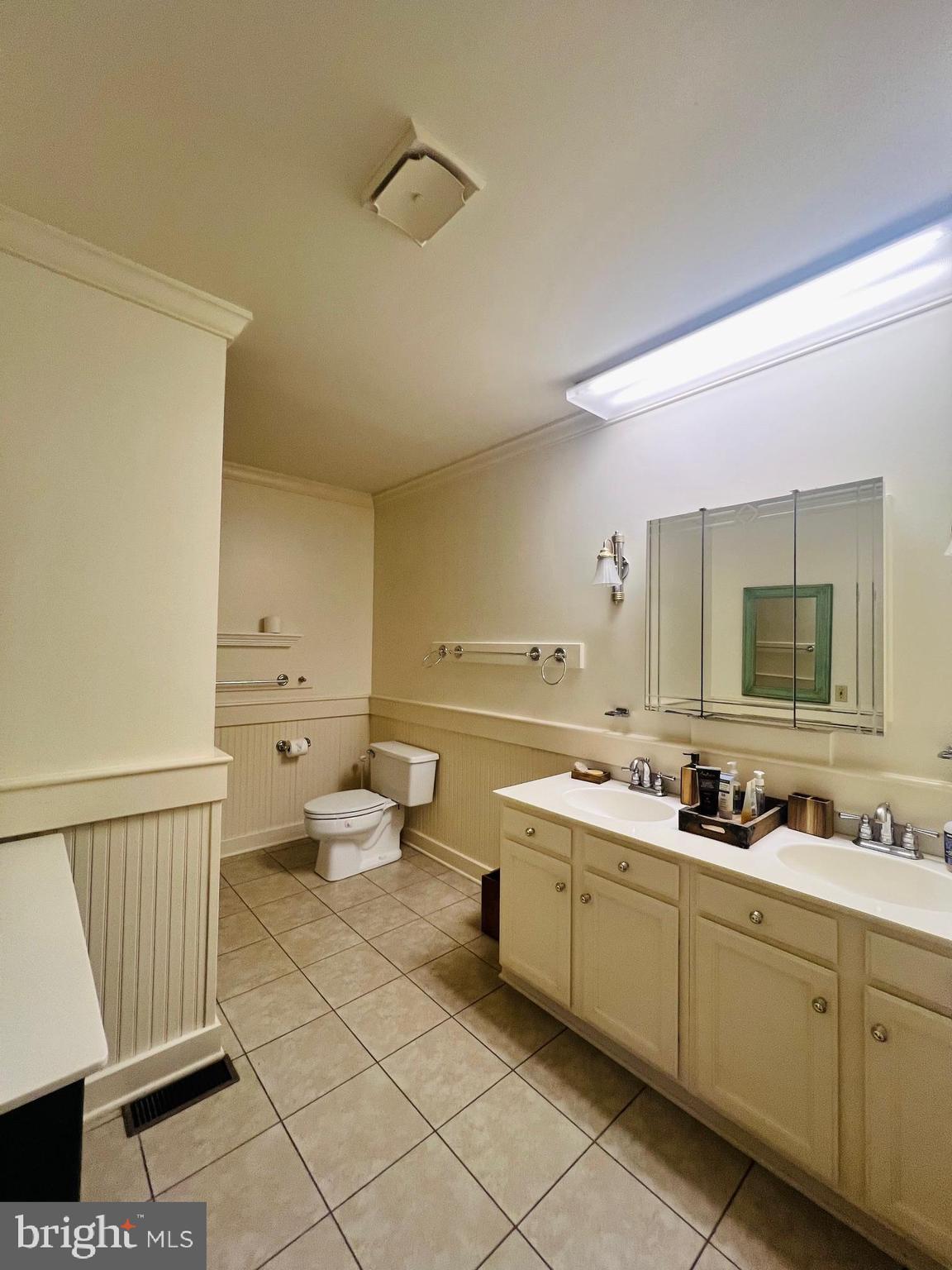 15729 Holly Grove Road Silver Spring, MD 20905 - Photo 31 of 37 2nd full bath