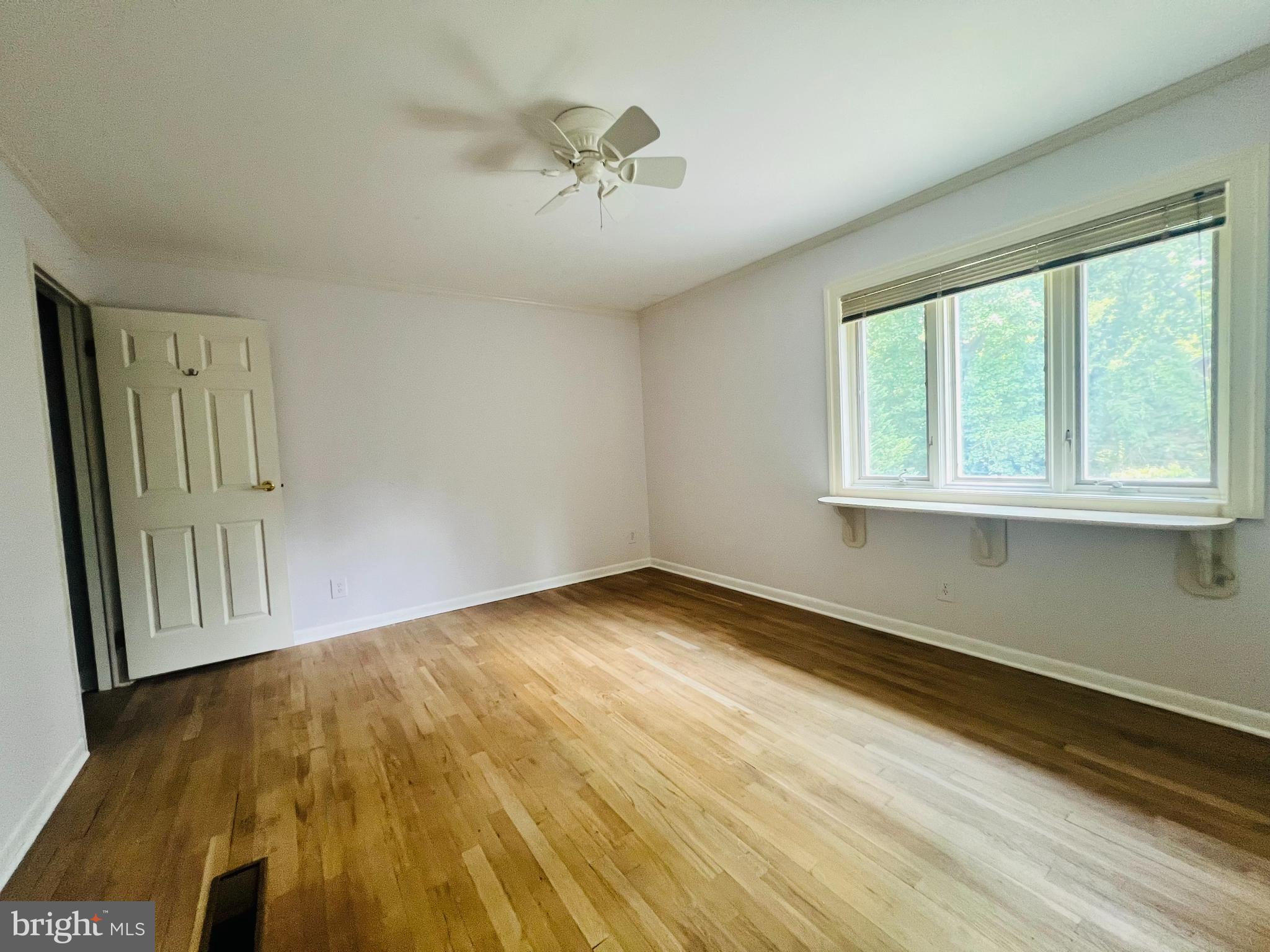 15729 Holly Grove Road Silver Spring, MD 20905 - Photo 32 of 37 Bedroom 3 with walk in closet