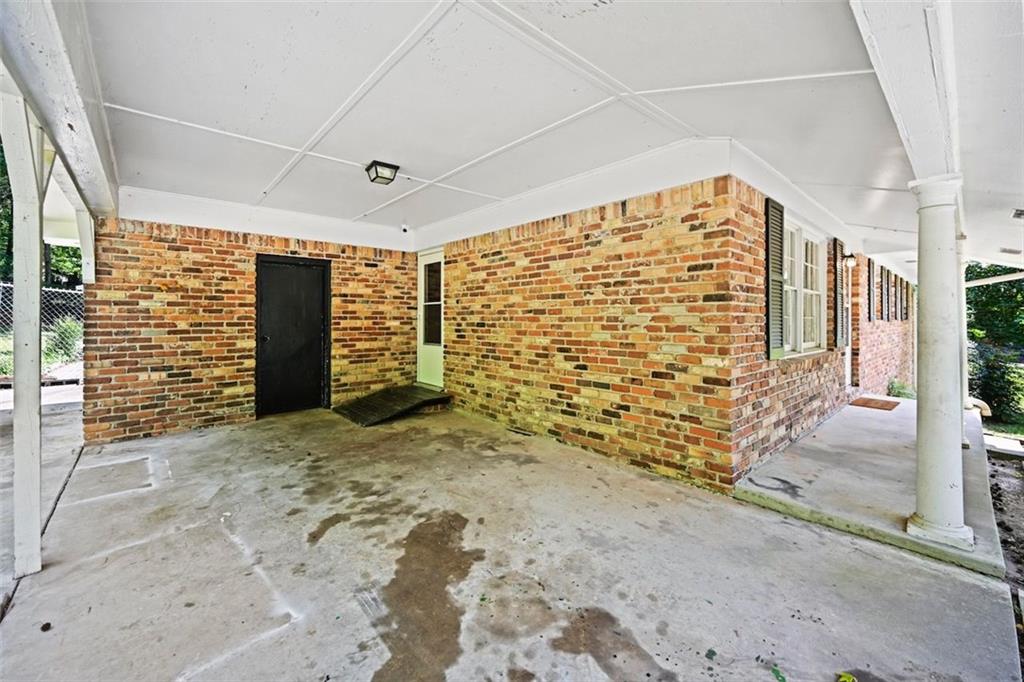 7039 Rockbridge Road Southwest Stone Mountain, GA 30087 - Photo 10 of 28