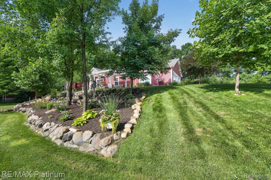 2676 Crooked Lake Road Howell, MI 48843 - Photo 5 of 60
