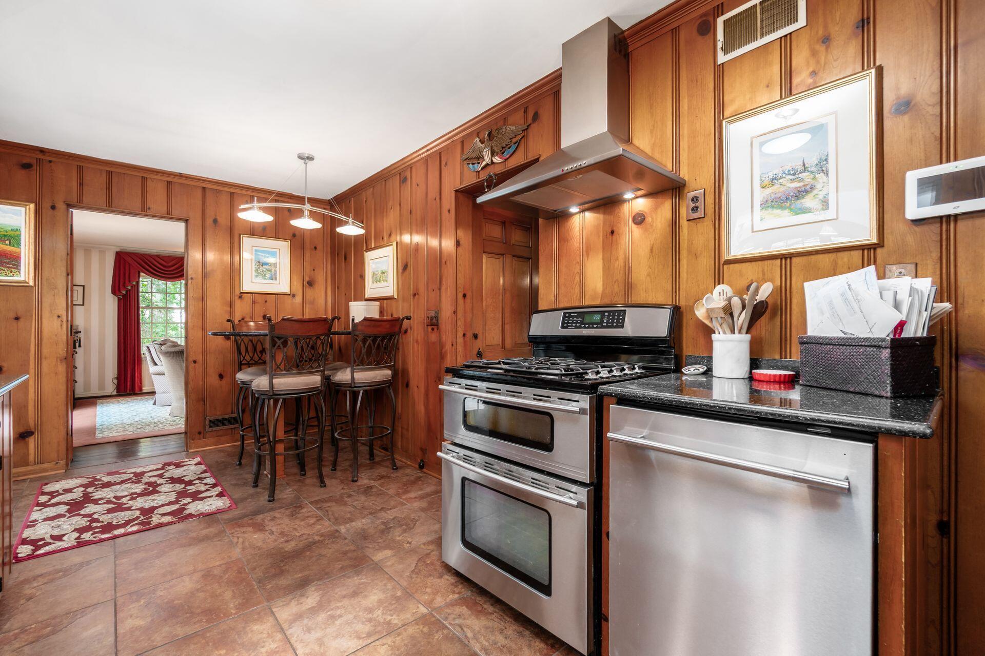 1085 Shady Lane Road Columbus, OH 43227 - Photo 26 of 121 Kitchen