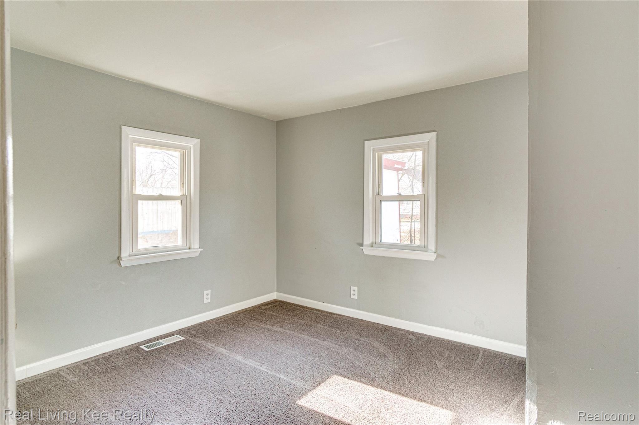 2852 Weaverton Rochester, MI 48307 - Photo 17 of 22 Bedroom #2