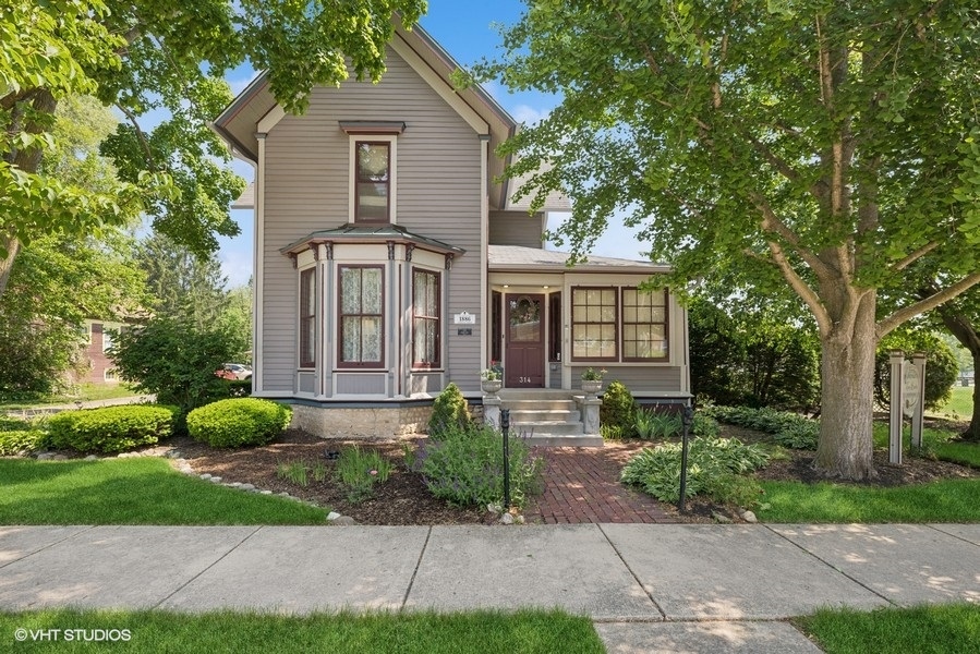 314 Washington Street Algonquin, IL 60102 - Photo 2 of 32
