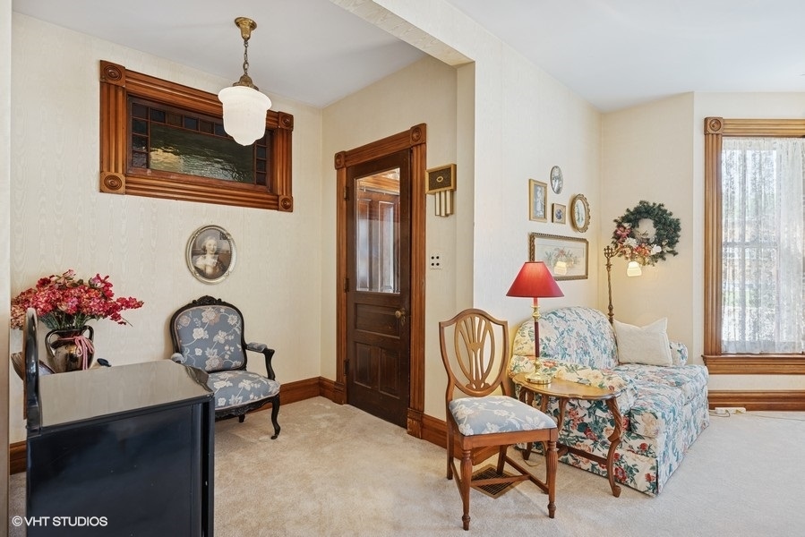 314 Washington Street Algonquin, IL 60102 - Photo 7 of 32