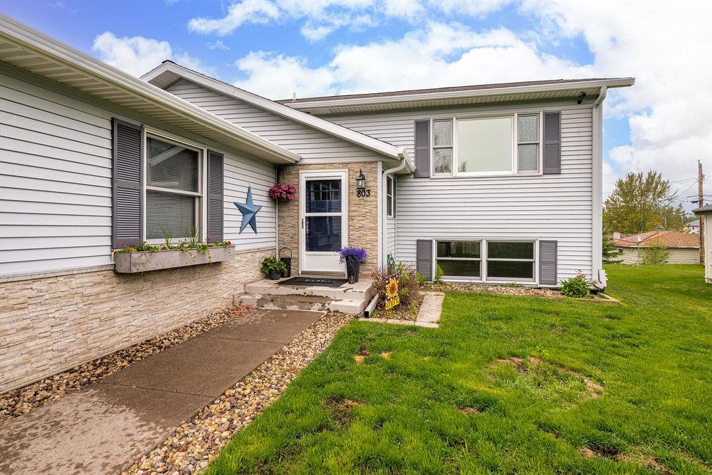 803 Almac Drive Proctor, MN 55810 - Photo 4 of 34