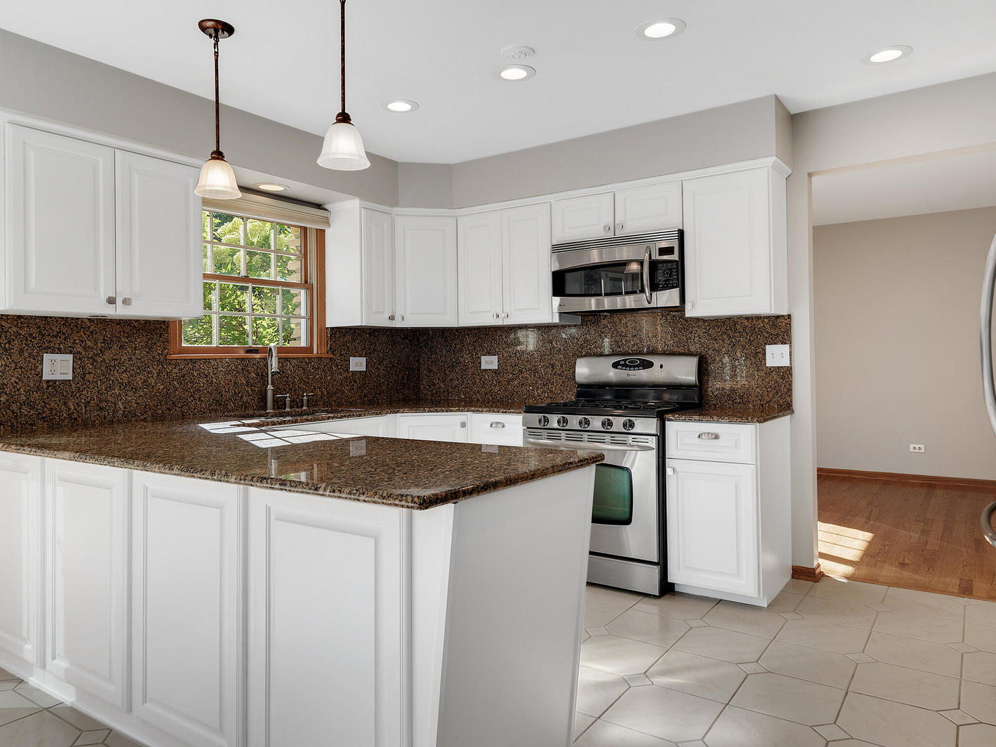 751 Woodcrest Lane Lemont, IL 60439 - Photo 8 of 31