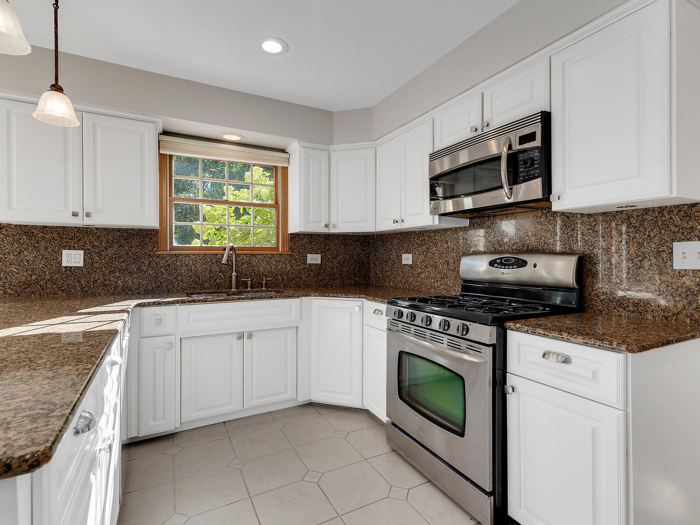 751 Woodcrest Lane Lemont, IL 60439 - Photo 10 of 31