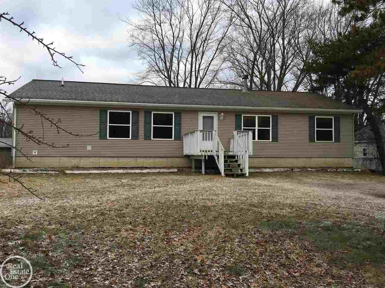 2711 Michigan Road Port Huron, MI 48060 - Photo 2 of 31