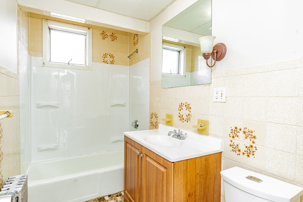 17 Marble Street Springfield, MA 01105 - Photo 25 of 37