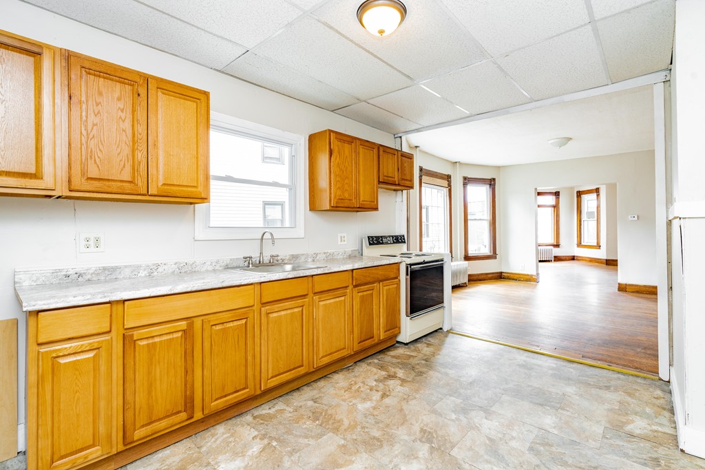17 Marble Street Springfield, MA 01105 - Photo 3 of 37