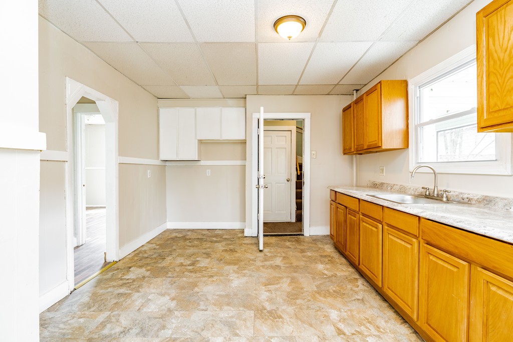 17 Marble Street Springfield, MA 01105 - Photo 5 of 37